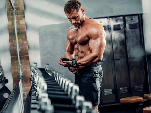 Luke Delaney using Versa Gripps for his workout