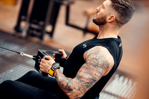 Male weightlifter getting fit for Summer using Versa Gripps