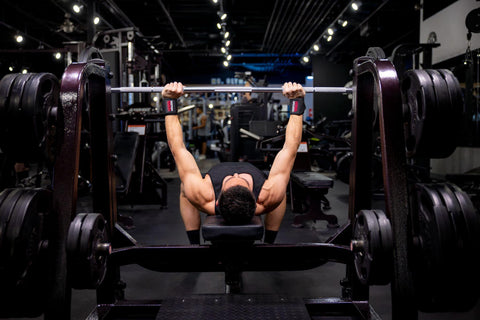 Man using Versa Wrapps in the gym to boost testosterone