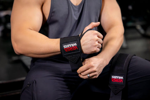 Weightlifter using Versa Wrapps in the gym
